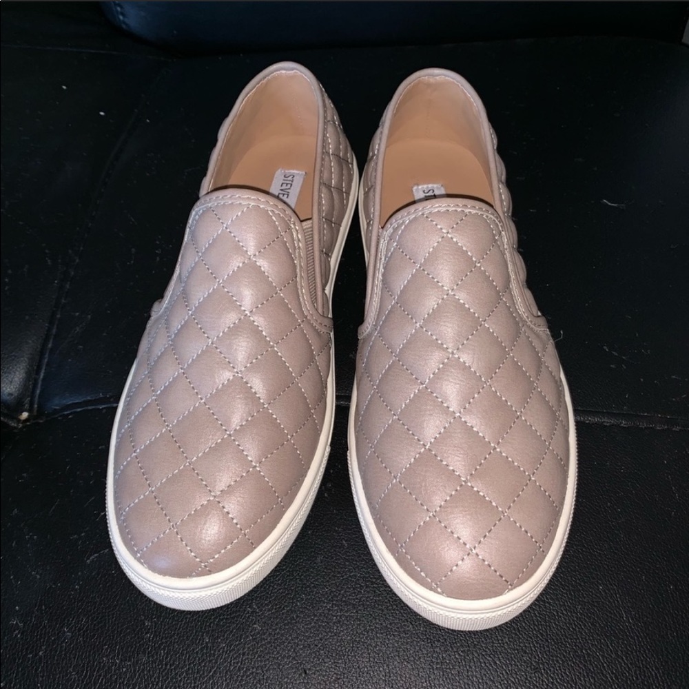 Steve Madden Ecentrcq Grey Slip-On Sneakers
